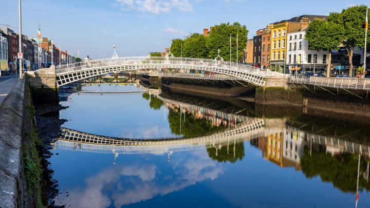 Ha_penny Bridge on the River Liffey, Dublin City_master